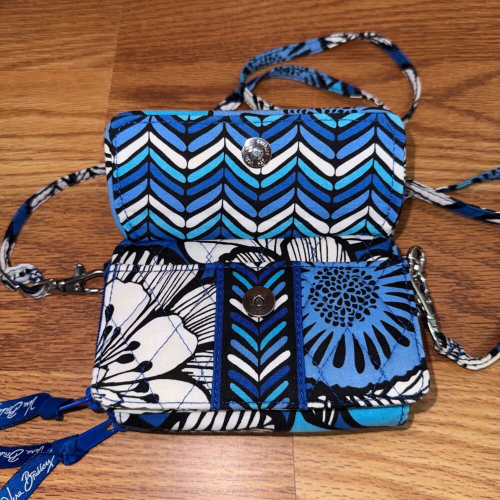 Vera Bradley Blue Bayou Quilted Crossbody Wallet Purse Blue Floral Retired Print - Picture 4 of 10